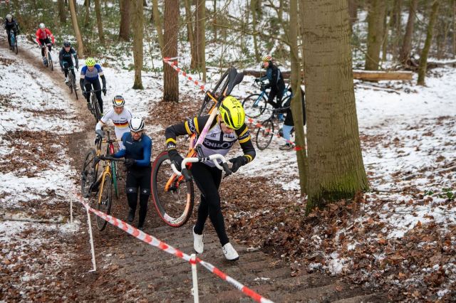Finalwochenende des @stevens_cyclocrosscup in Elmshorn und Buchholz i.d.N. mit anschließender Gesamtsiegerehrung. Es war ein großartiger Abschluß einer tollen Saison. Danke an alle, die daran mitgewirkt haben - auf und neben der Strecke. Die Bilder sind online. Berichte gibt’s im Forum. #cyclocross #stevenscyclocrosscup